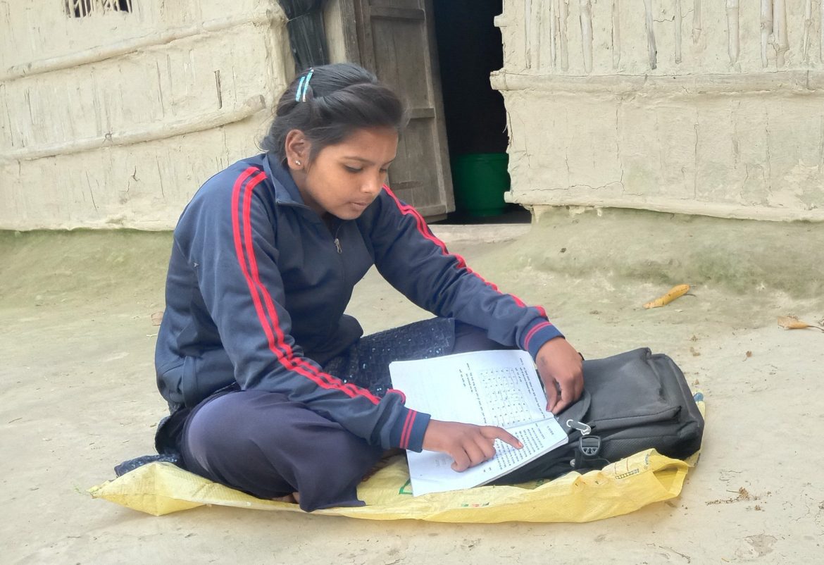 Mädchen lernt, Madhuri, Nepal