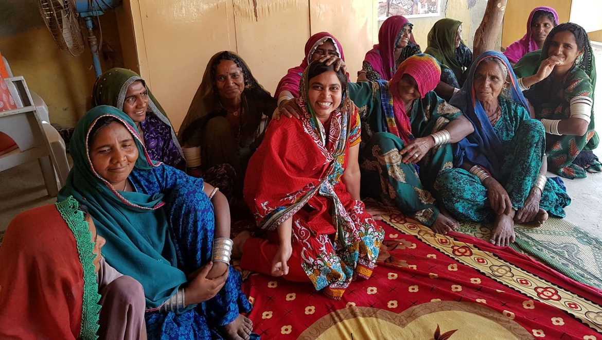 sitzende Frauen, Tender Projekt, Pakistan