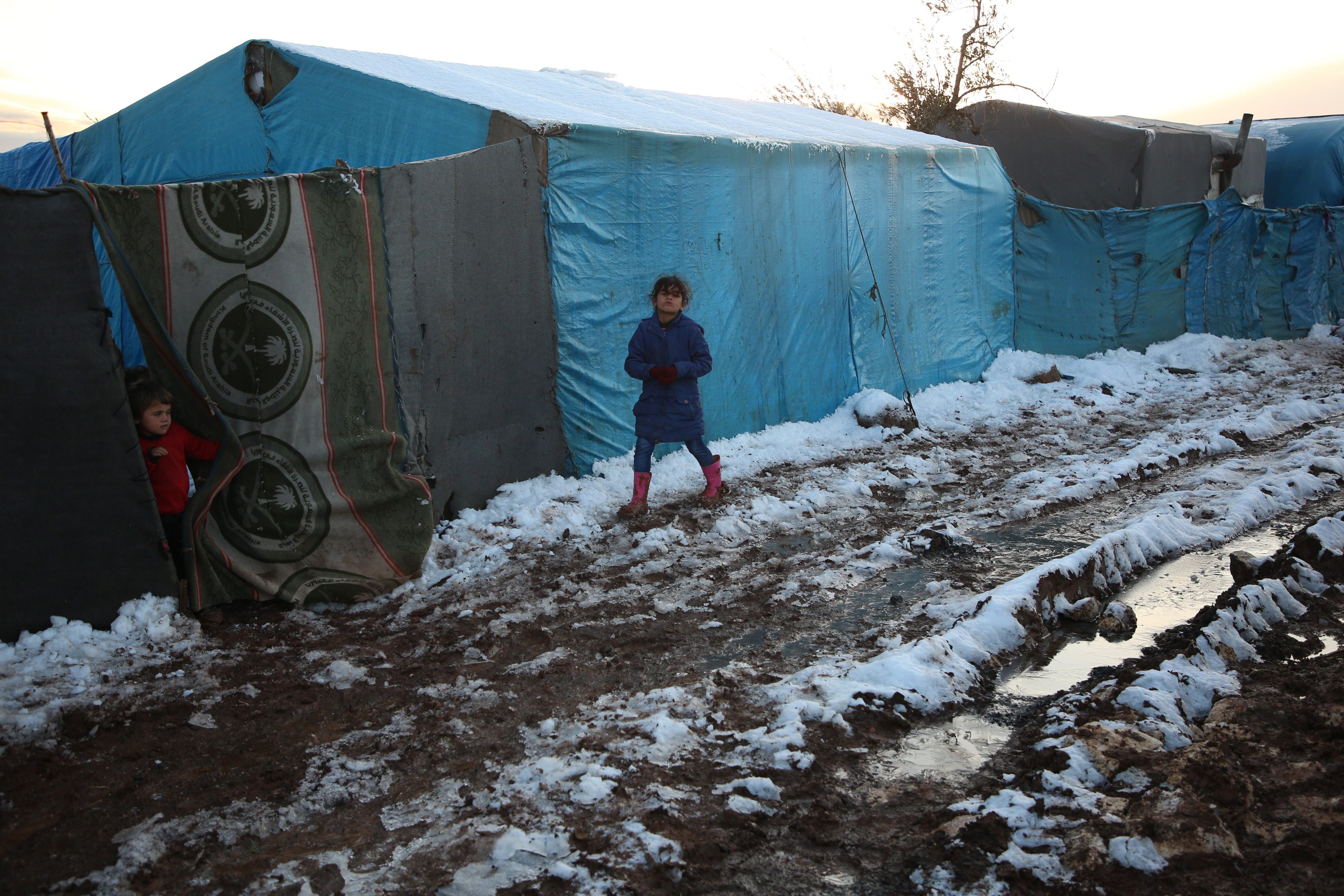Kinder-blaue-Zelte-Syrien