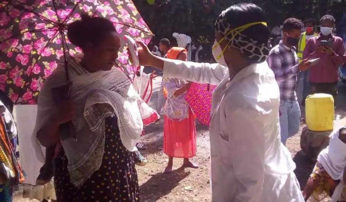 Frauen bei Temperatur-Check, Äthiopien