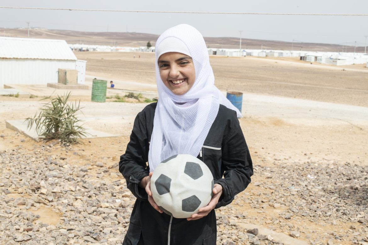 Ala mit Fußball, Azraq Camp