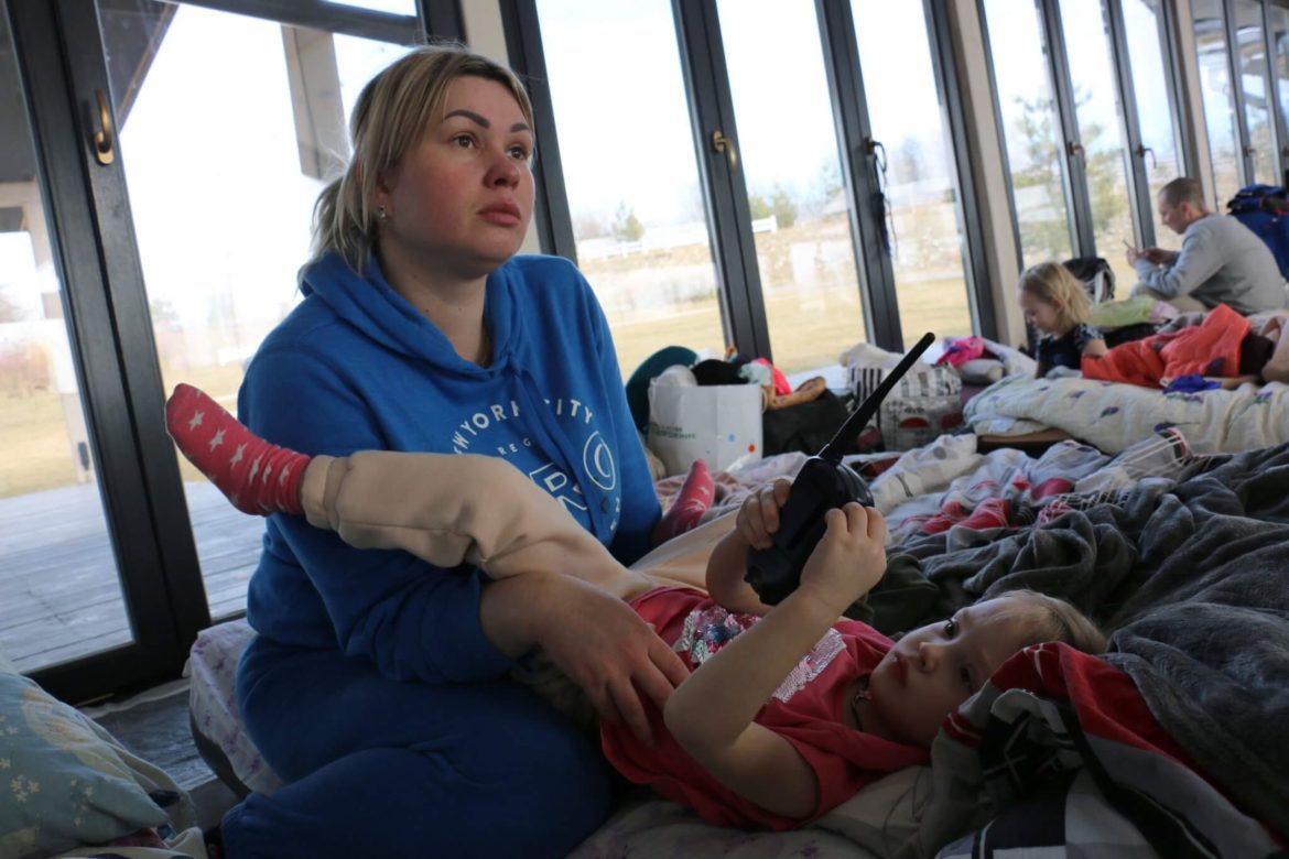 Olena mit Tochter, People in Need, Ukraine